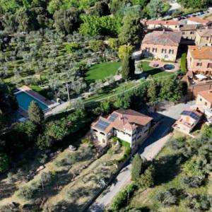 luksus ferie villa i toscana italien pool vingard5 castelmuzio aerial003