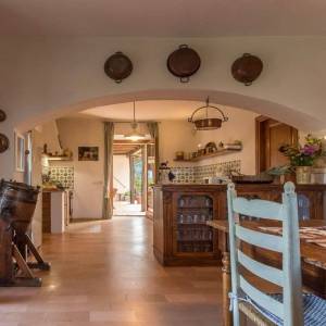 ferie villa i toscana italien pool tennisbane 85 silenti dining kitchenx800