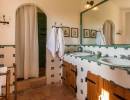 ferie villa i toscana italien pool tennisbane 96 silenti bath02x800